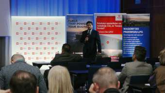 Kliknij i zobacz foto adrian-bialy.JPG w powiększeniu