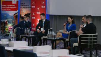 Kliknij i zobacz foto debata.JPG w powiększeniu