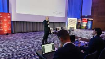 Kliknij i zobacz foto radzioch-rezentacja.jpg w powiększeniu