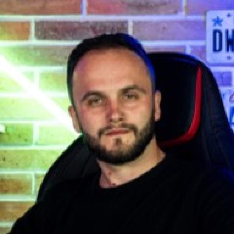 Prelegent Krystian Brudnicki